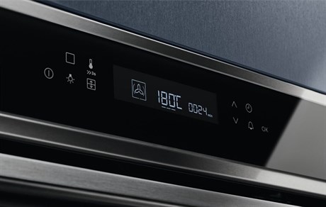 фото: Духовой шкаф Electrolux EOE7P31X