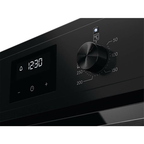 фото: Духовой шкаф Electrolux EOF3C50H