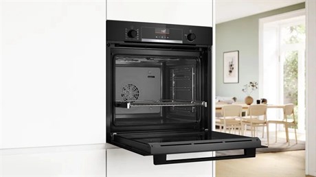 фото: Духовой шкаф Bosch HBG536EB3