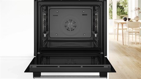 фото: Духовой шкаф Bosch HBG536ES3