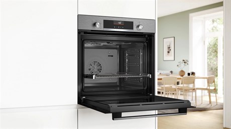 фото: Духовой шкаф Bosch HBG536ES3