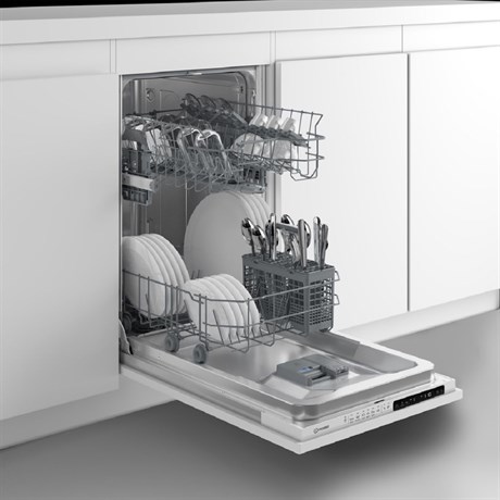 фото: Посудомоечная машина Indesit DIS 1C69