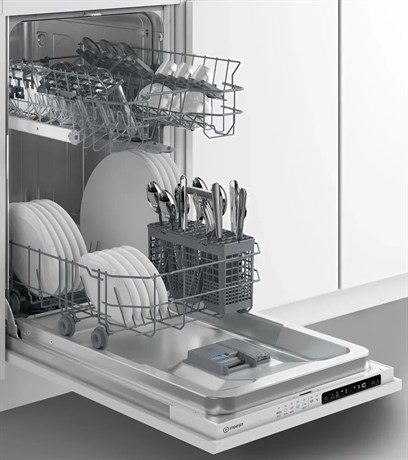 фото: Посудомоечная машина Indesit DIS 1C50