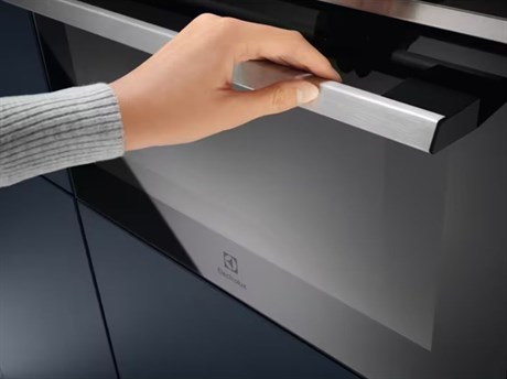 фото: Микроволновая печь Electrolux EVM8E08X