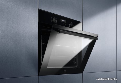 фото: Духовой шкаф Electrolux EOF5C50Z