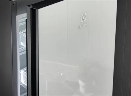 фото: Холодильник Electrolux LNT7ME36G2