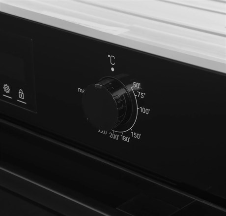 фото: Духовой шкаф Indesit IBFTE 3844 J BL