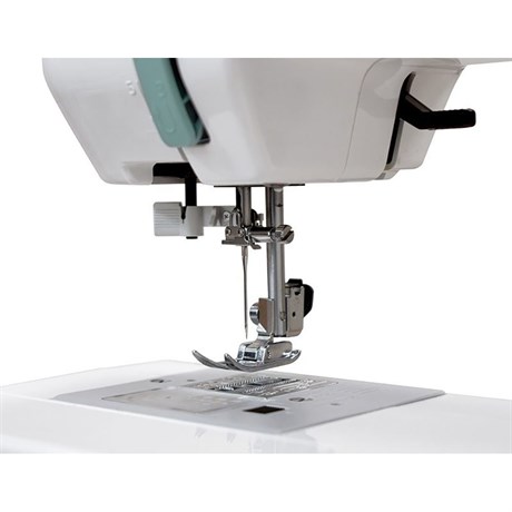 фото: Швейная машина Janome HD6130