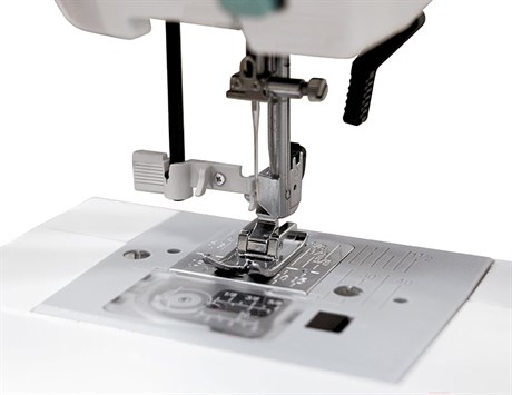 фото: Швейная машина Janome HD6130