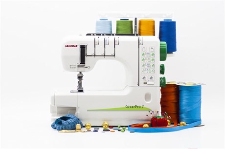 фото: Швейная машина Janome CoverPro 7