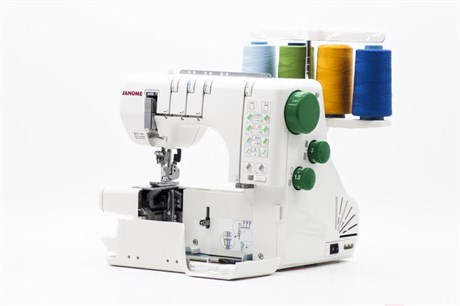 фото: Швейная машина Janome CoverPro 7