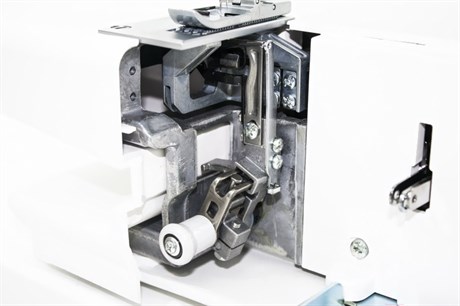 фото: Швейная машина Janome CoverPro 7