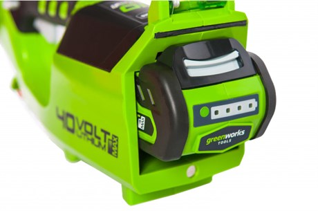 фото: Снегоуборщик Greenworks GD40SSK4
