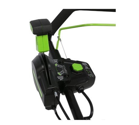 фото: Снегоуборщик Greenworks GD82ST