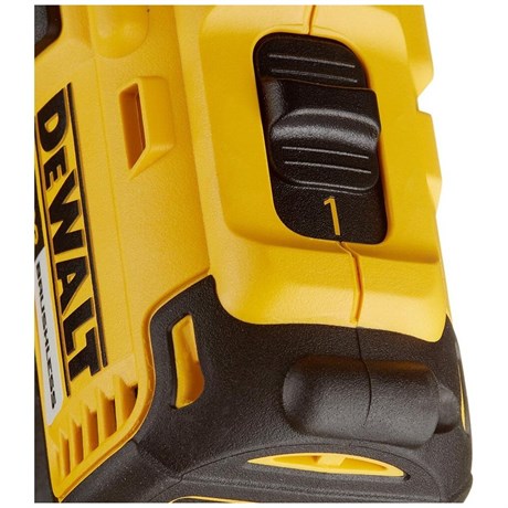 фото: Дрель-шуруповерт DeWalt DCD778M2T-QW