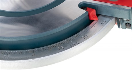 фото: Торцовочная пила Bosch GCM 216