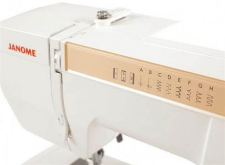 фото: Швейная машина Janome Sewist 709