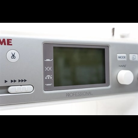 фото: Швейная машина Janome Memory Craft 6700P