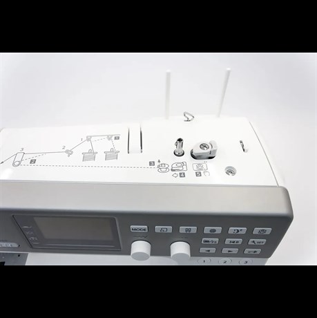 фото: Швейная машина Janome Memory Craft 6700P