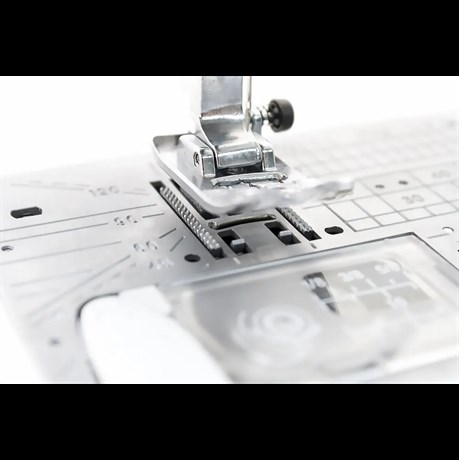 фото: Швейная машина Janome Memory Craft 6700P