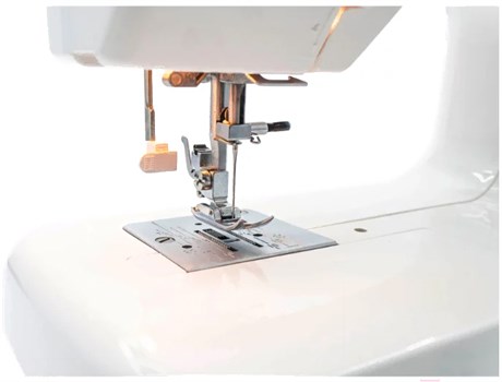 фото: Швейная машина Janome Legend LE30