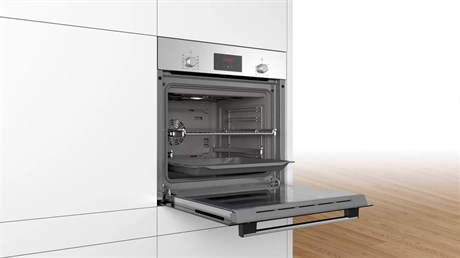 фото: Духовой шкаф Bosch HBF154YS0