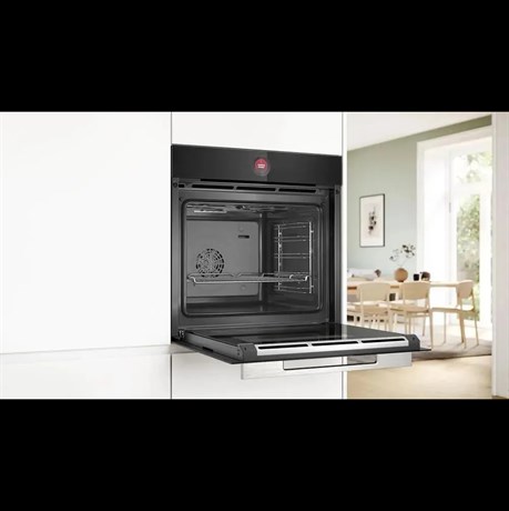 фото: Духовой шкаф Bosch HBG7341B1