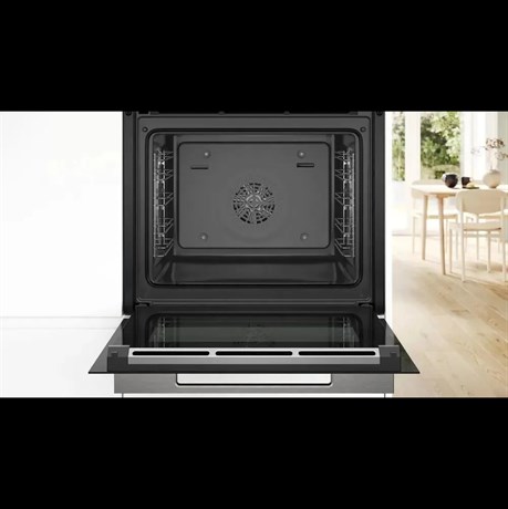 фото: Духовой шкаф Bosch HBG7341B1