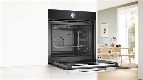 фото: Духовой шкаф Bosch HBG7361B1