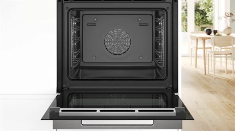 фото: Духовой шкаф Bosch HBG7361B1
