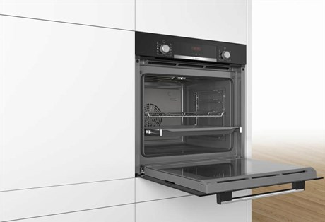фото: Духовой шкаф Bosch HRA334EB0
