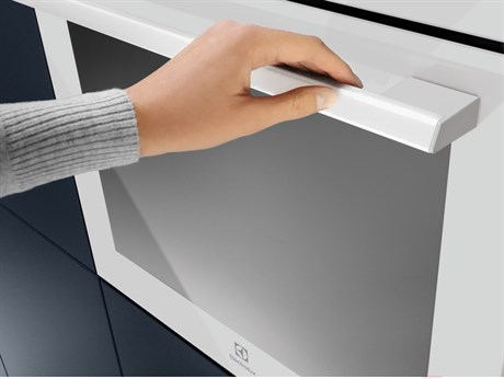 фото: Духовой шкаф Electrolux EOB7S31V