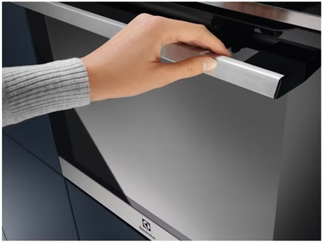 фото: Духовой шкаф Electrolux EOC9P31WX