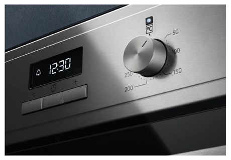 фото: Духовой шкаф Electrolux EOD3H70X