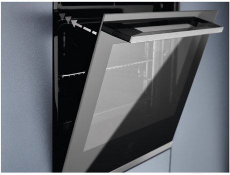 фото: Духовой шкаф Electrolux EOE5C71Z, черный