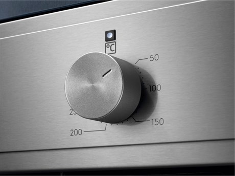 фото: Духовой шкаф Electrolux EOF3H00BX