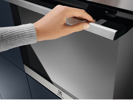 фото: Духовой шкаф Electrolux EOF3H00BX