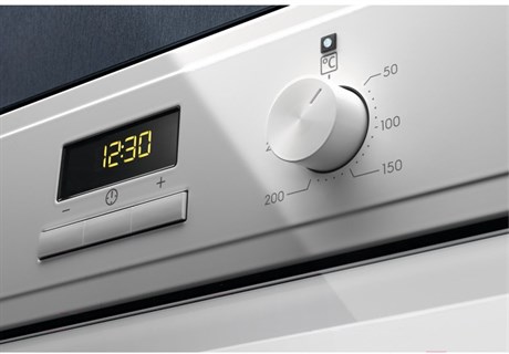 фото: Духовой шкаф Electrolux EOF3H40BW