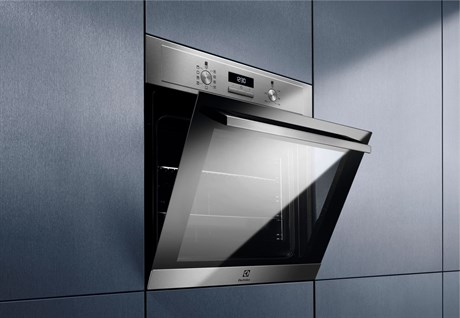 фото: Духовой шкаф Electrolux EOF3H40BX