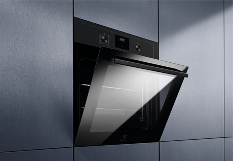 фото: Духовой шкаф Electrolux EOF3H40TH