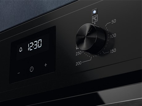 фото: Духовой шкаф Electrolux EOF3H40TH