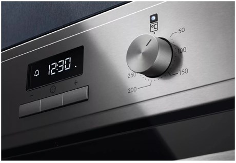 фото: Духовой шкаф Electrolux EOF3H50BX