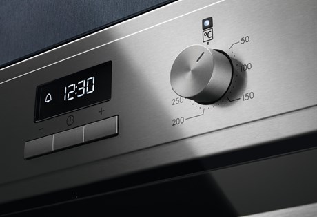 фото: Духовой шкаф Electrolux EOF3H70X
