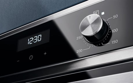 фото: Духовой шкаф Electrolux EOF5H40BX