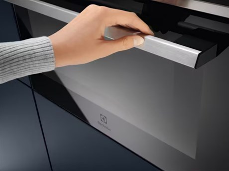фото: Духовой шкаф Electrolux EVL6E46X