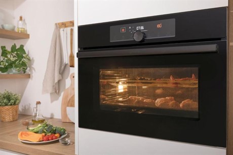 фото: Духовой шкаф Gorenje BCM4547A10BG