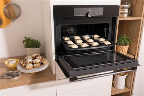 фото: Духовой шкаф Gorenje BCM4547A10BG