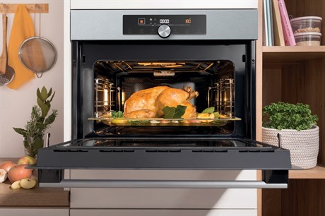 фото: Духовой шкаф Gorenje BCM4547A10X