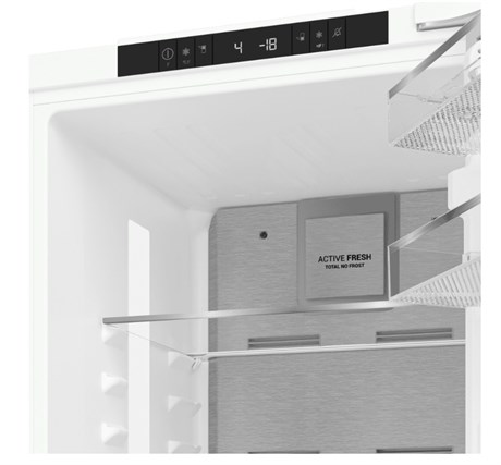 фото: Морозильная камера Hotpoint HBTF 18I