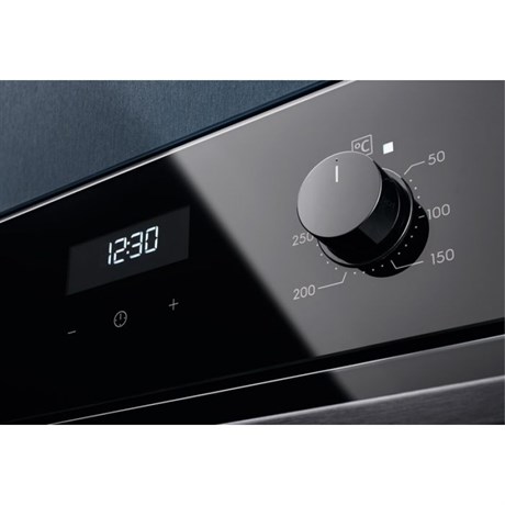 фото: Духовой шкаф Electrolux EOF5H50BZ